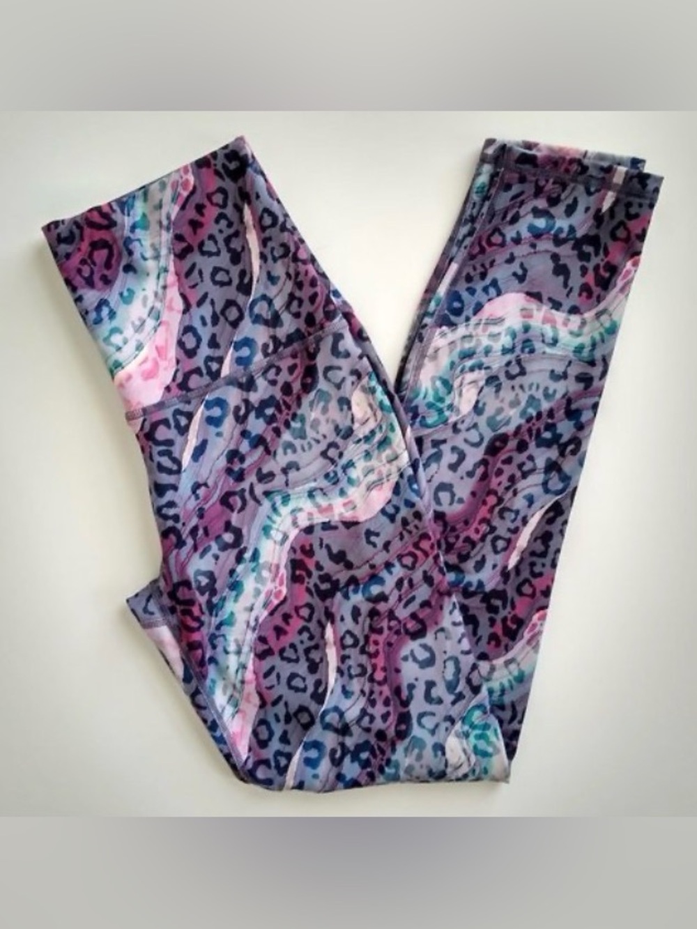 Fabletics 3X ultra high waisted pureluxe 7/8 purple animal, print leggings - Picture 2 of 5